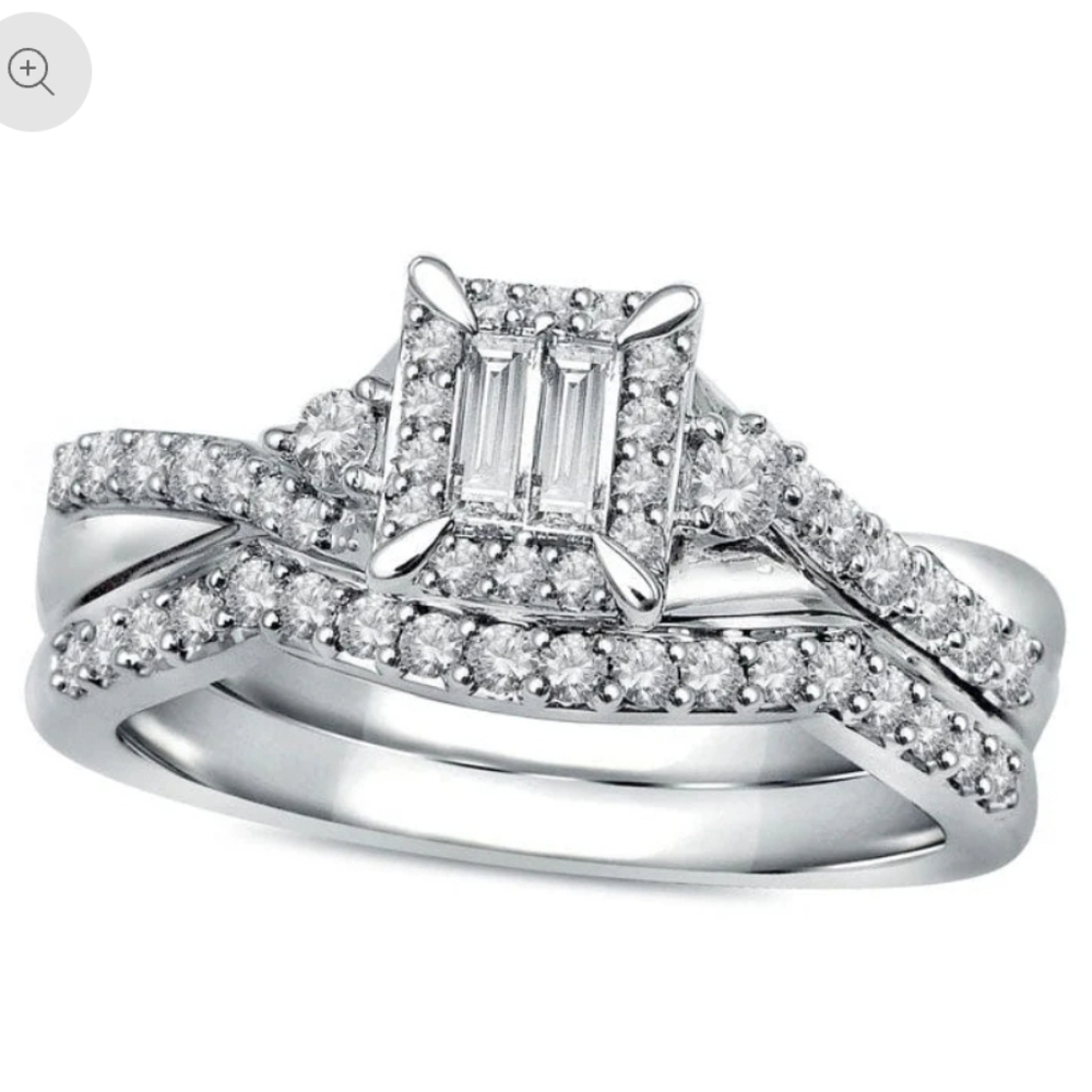 Stunning Solid White Gold Women's Ring with Intricate Design